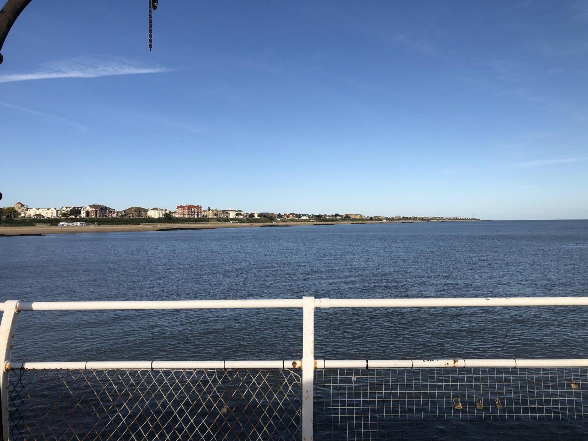 A Wave From It All Great Clacton Extérieur photo